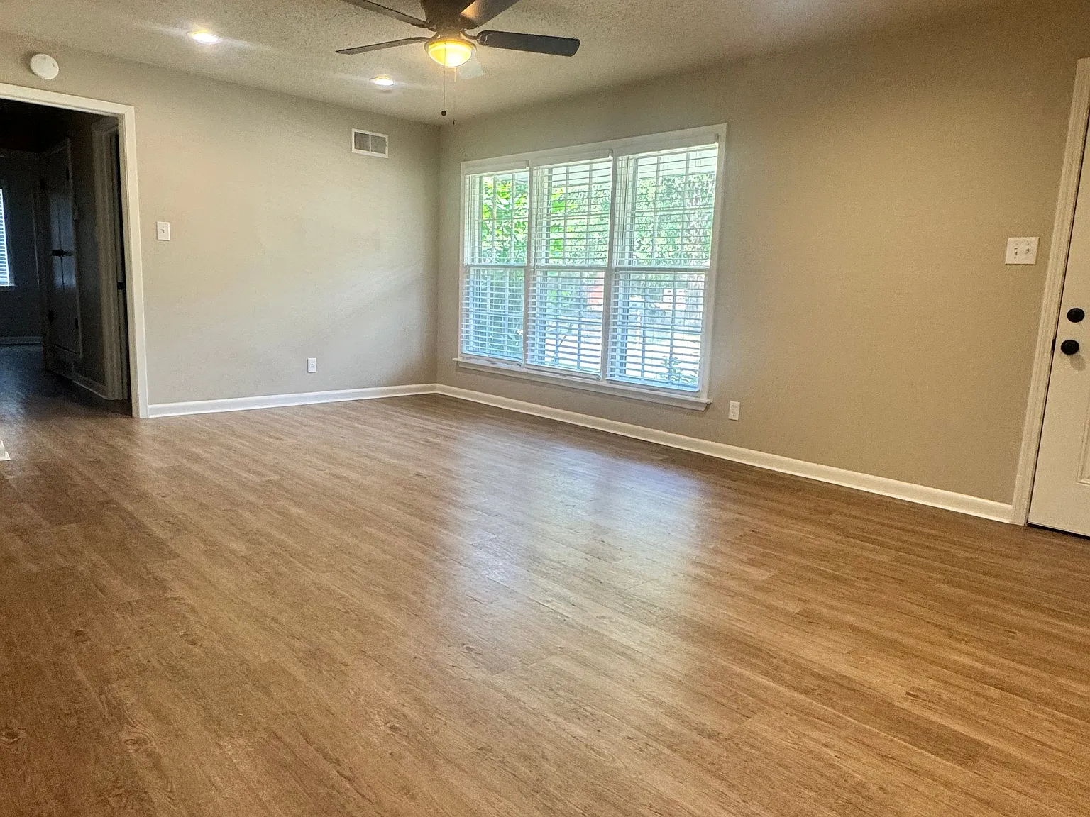3 bed, 1.5 bath, 1188 sqft, $1,850 — Photo 3