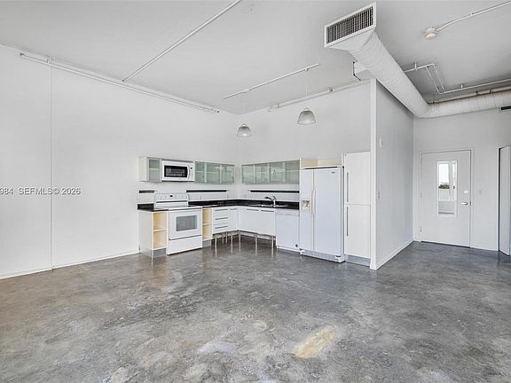 4th image of 10 SW South River Dr APT 609