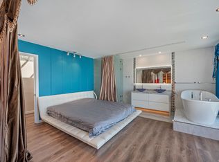 2274 Folkestone Way #215, West Vancouver, BC V7S 2X7