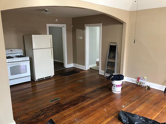 4th image of 860 Sherman Ave
