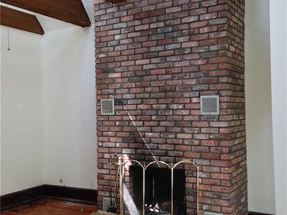 3rd image of 75 N Pearl St #2