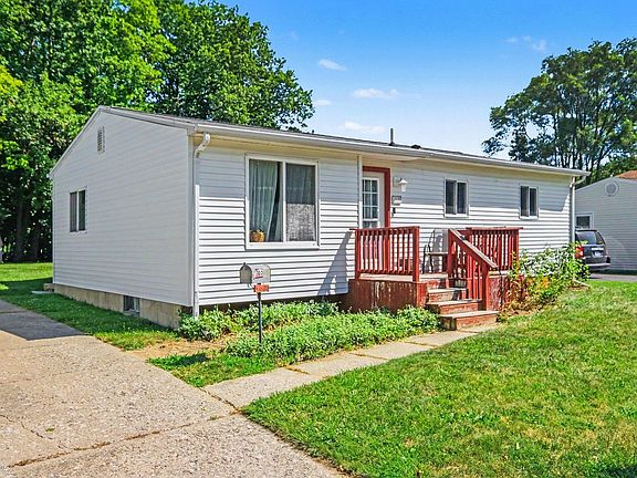 3rd image of 565 Clarion St