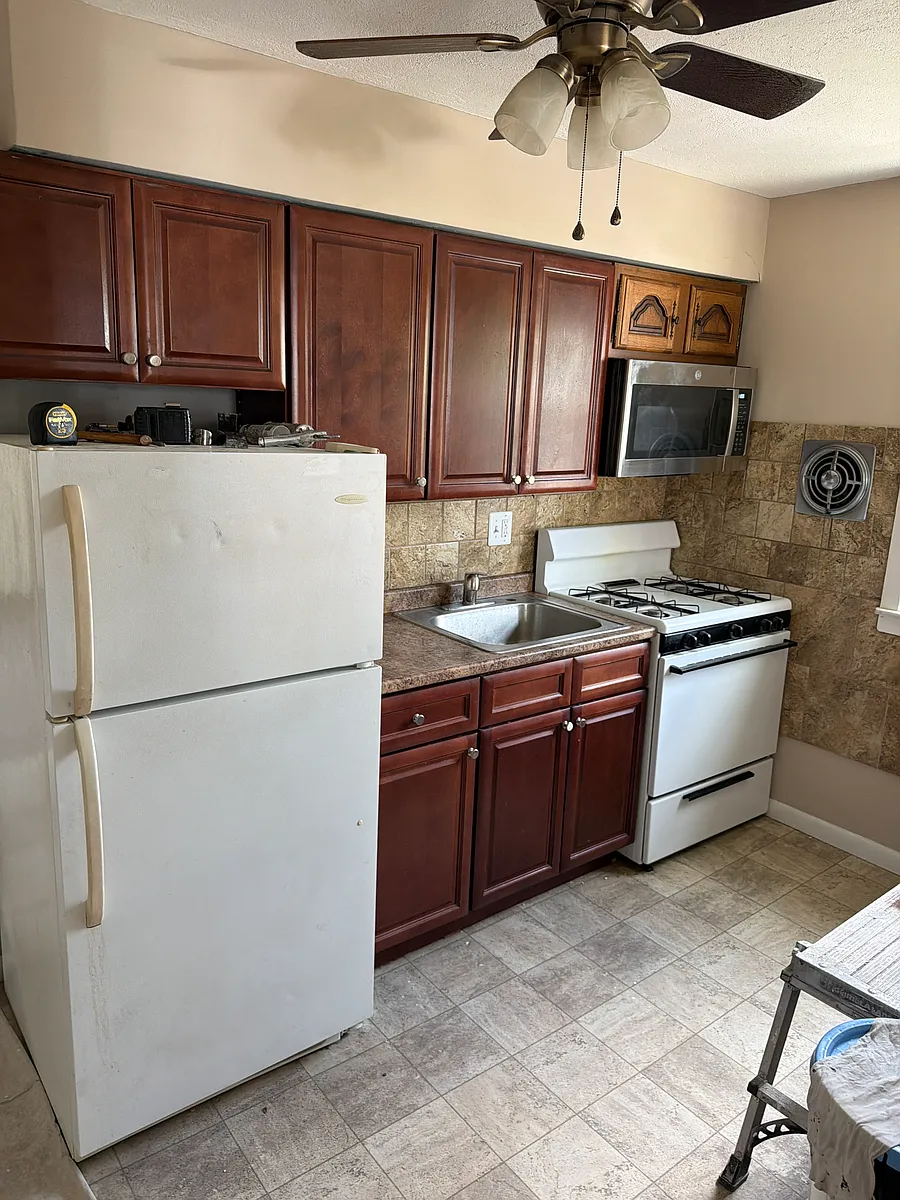 Building Photo - 7403 Rockwell Ave #1