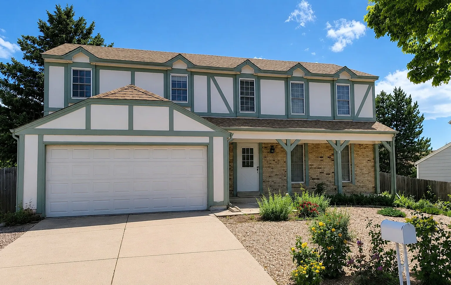 4 bed, 2.5 bath, 2821 sqft, $3,499 — Photo 1