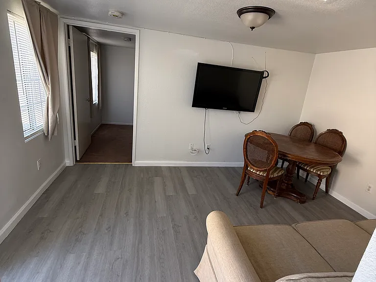 729 El Centro Ave — Photo 10