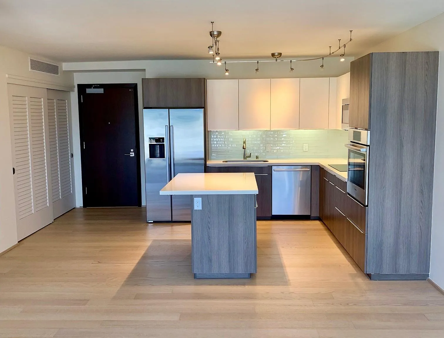 1 bed, 672 sqft, $3,700 — Photo 1