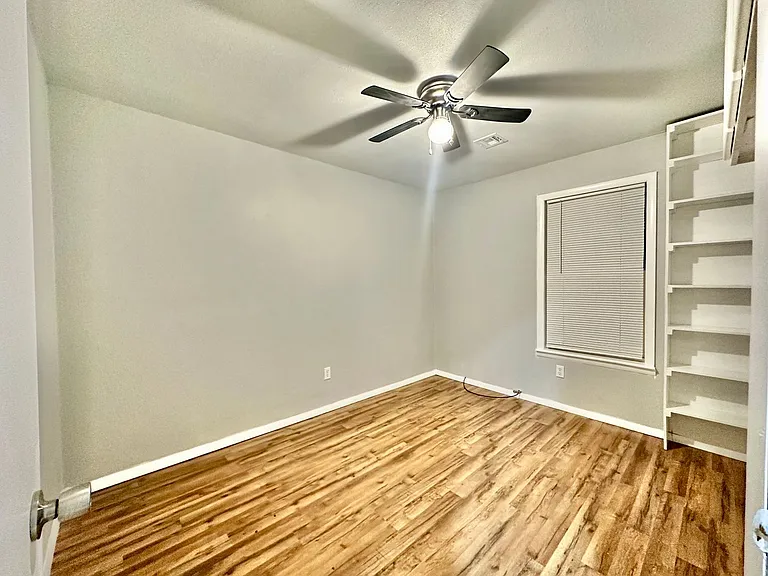 1604 Summit St — Photo 11
