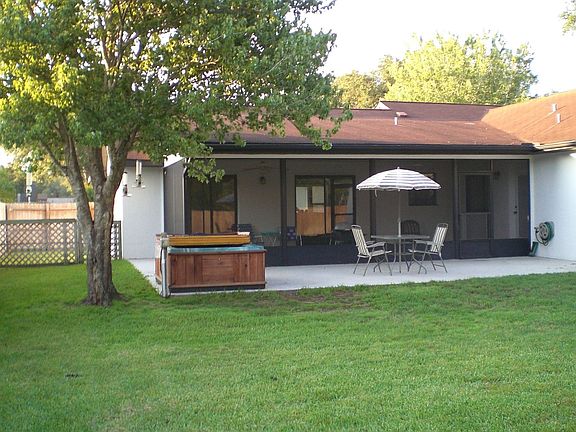 3rd image of 1002 Woodward Oaks Cir