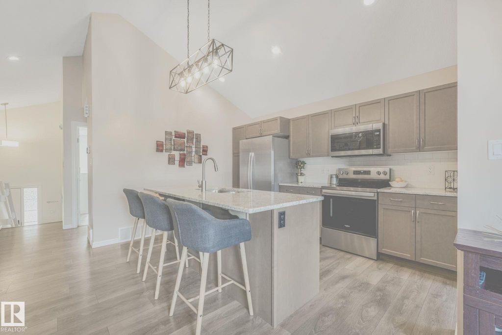 16024 12th Ave SW, Edmonton, AB - More