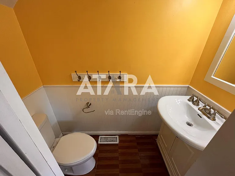 330 N 100 E #1 — Photo 9