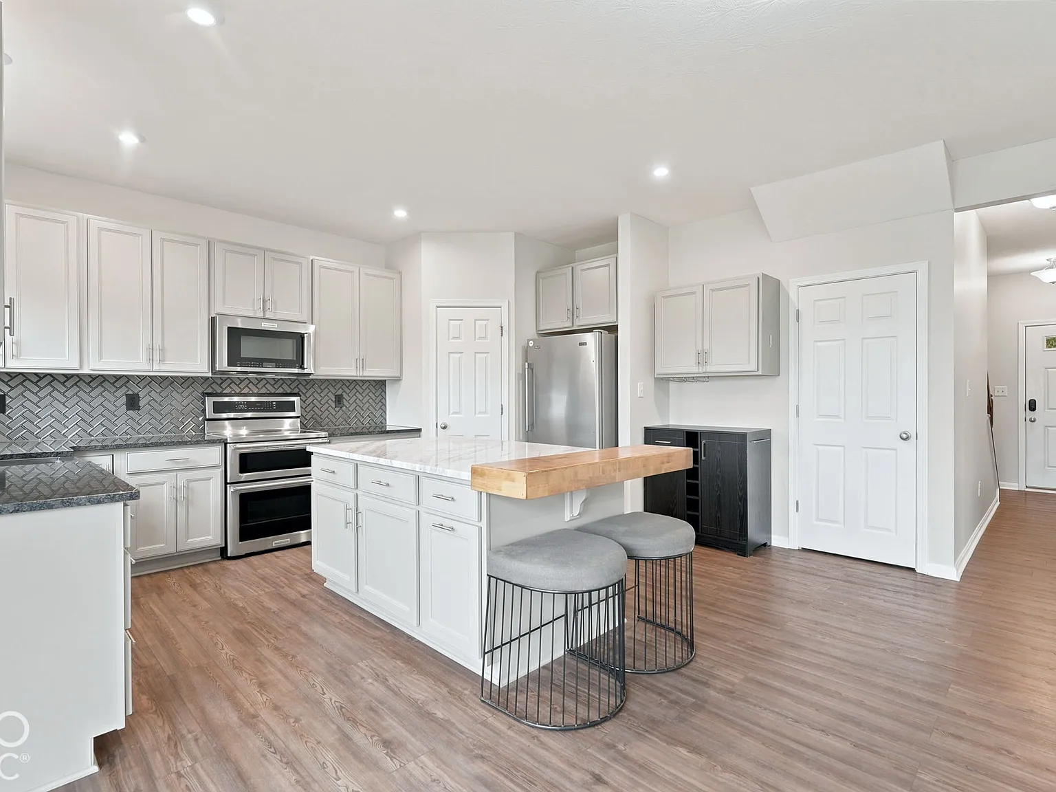 3 bed, 2.5 bath, 2288 sqft, $2,400 — Photo 4