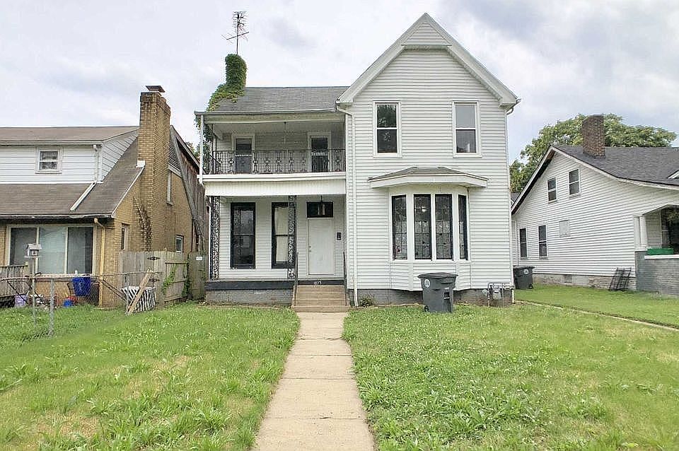 1st image of 1027 E Mulberry St