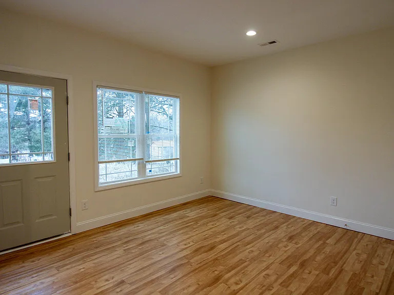 Midway Townhome — Photo 52