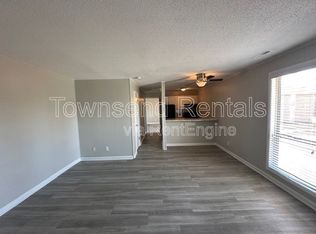 5850 Century Oaks Dr #E, Fayetteville, NC 28314