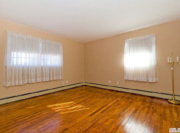 5th image of 652 Hoover St