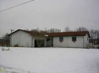 2127 Stonesthrow Dr, Lapeer, MI 48446