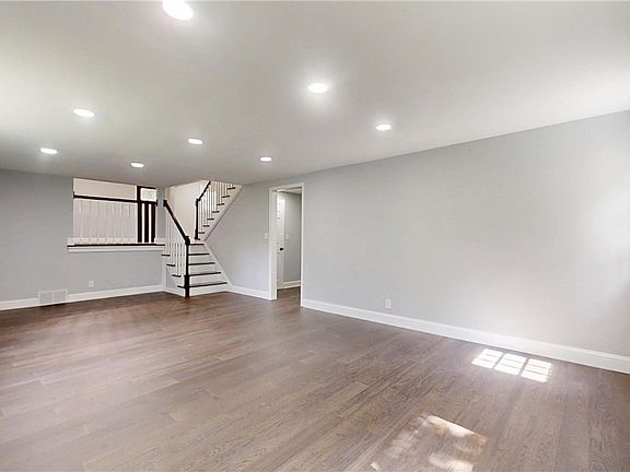 4th image of 5 N Burbank Dr