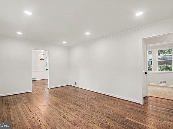 4th image of 4013 Poplar St