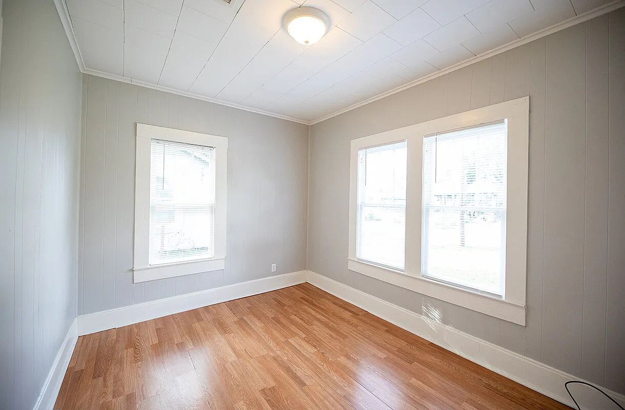 3 bed, 1.0 bath, 923 sqft, $995 — Photo 4