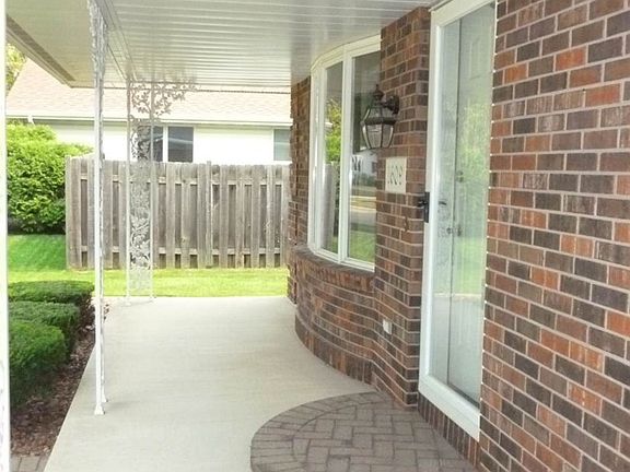 leads to 31X6 covered porch &