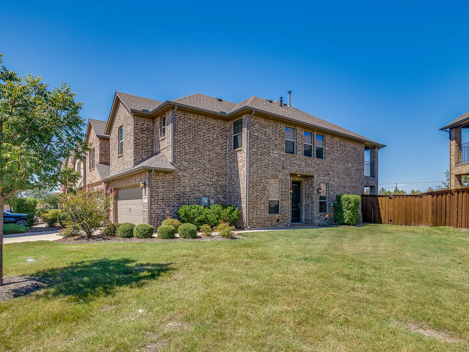 3 bed, 1979 sqft, $2,800 — Photo 2