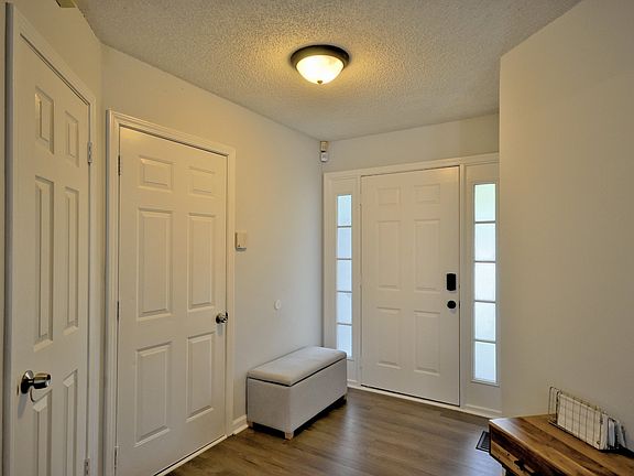 3rd image of 441 Bluff Dr