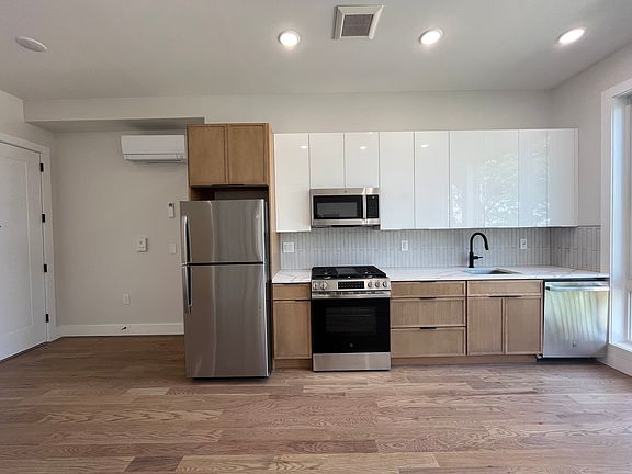 4th image of 40 Lembeck Ave #3O6