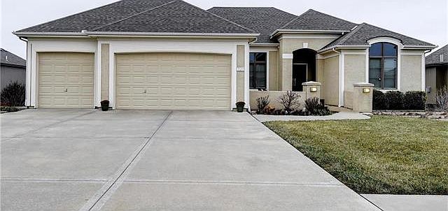 1st image of 220 SE Waterwheel Ln
