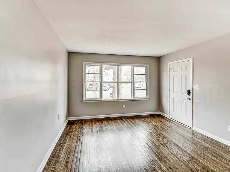 767169_020_living_room_13500643.jpg