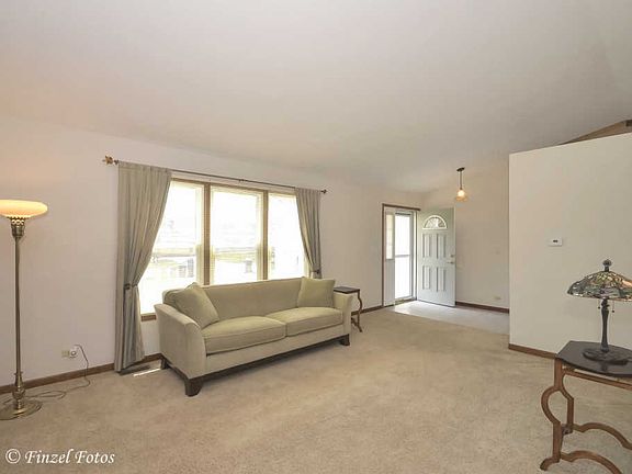 3rd image of 620 Knollwood Dr