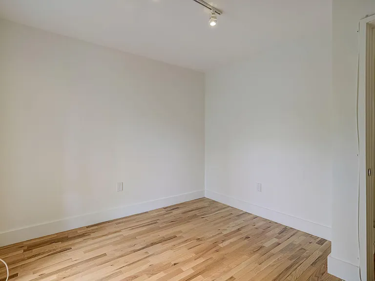 5525 Media Dr #6 — Photo 18