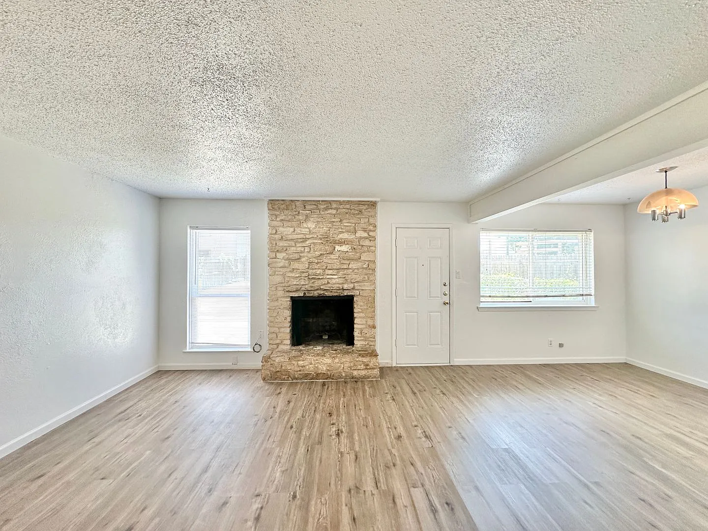2206 A Cascade — Photo 4