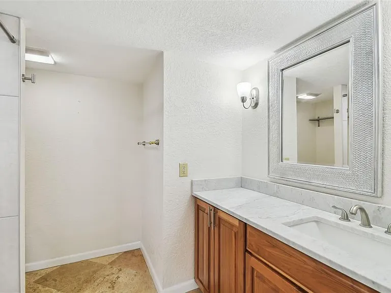 100 Oakmont Ln #106 — Photo 30