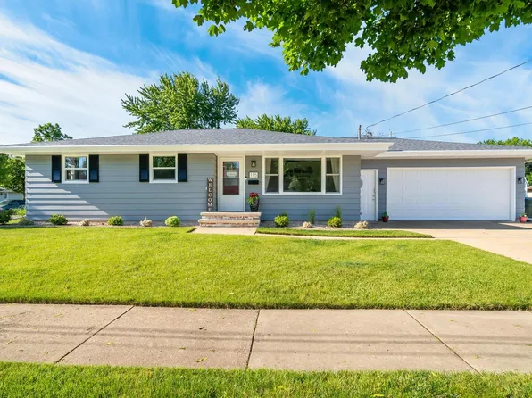 115 Daniel Ct, Combined Locks, WI 54113