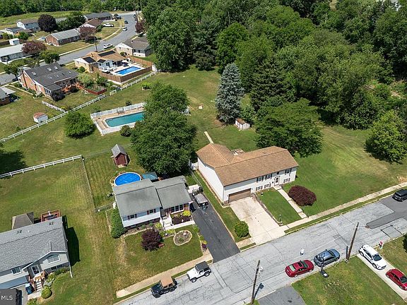 2nd image of 124 Evergreen St