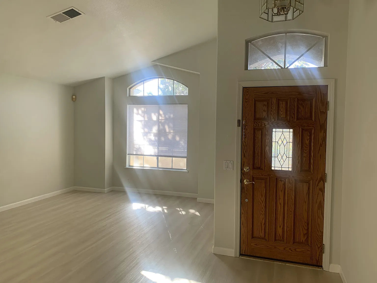 3 bed, 1617 sqft, $2,750 — Photo 2