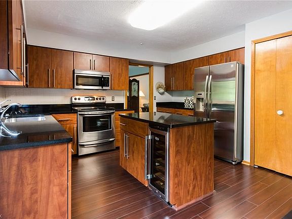 2nd image of 5523 Pine Ln