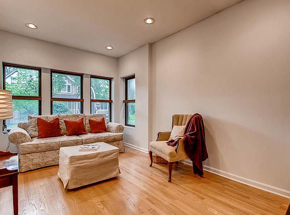 3rd image of 4324 N Oakley Ave