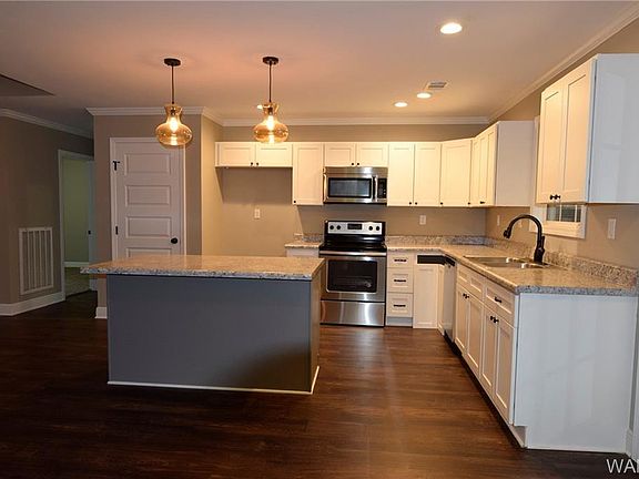 3rd image of 13936 Roanoke Dr
