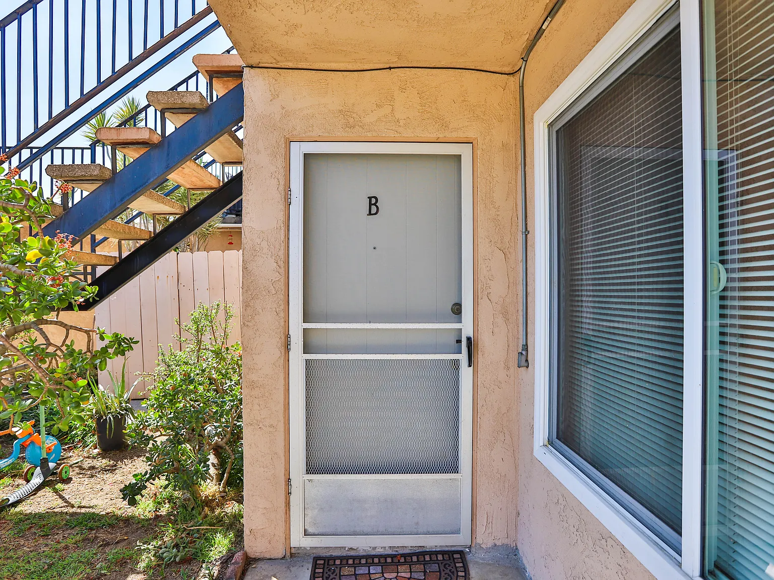 2 bed, 1000 sqft, $3,095 — Photo 2