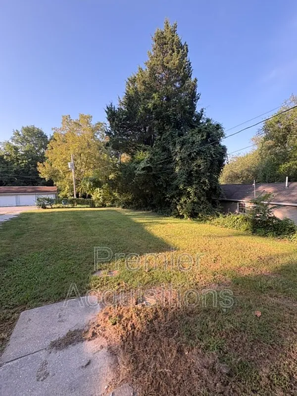 2 bed, 1.0 bath, $1,200 — Photo 2