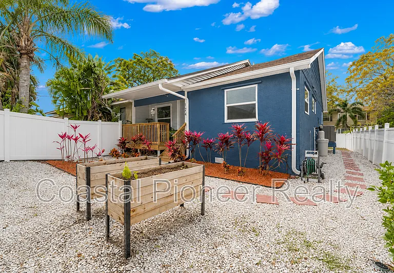 124 Anclote Rd — Photo 2