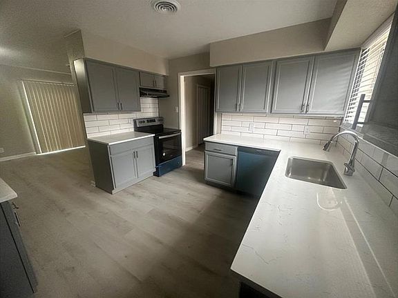 2nd image of 407 E Lilly Ln