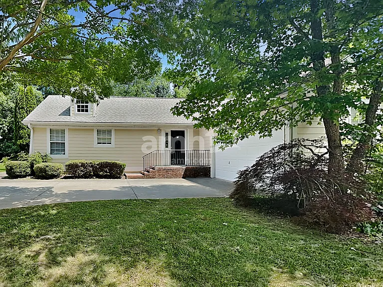 495 Hunnicutt Rd SE — Photo 1