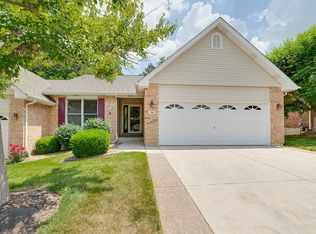 28 Summit Pointe Ct, Saint Charles, MO 63301