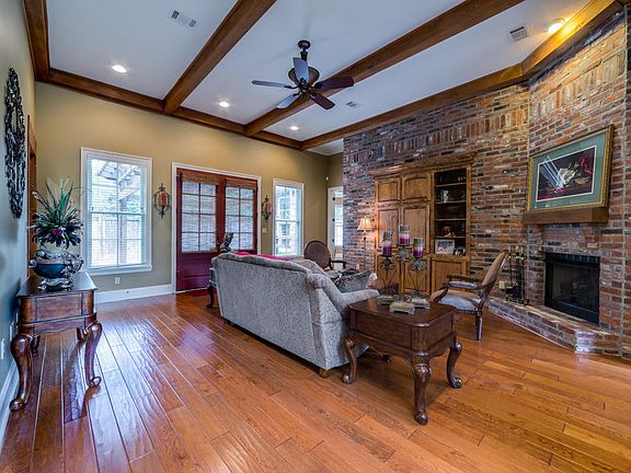 4th image of 47 Montclaire Ct