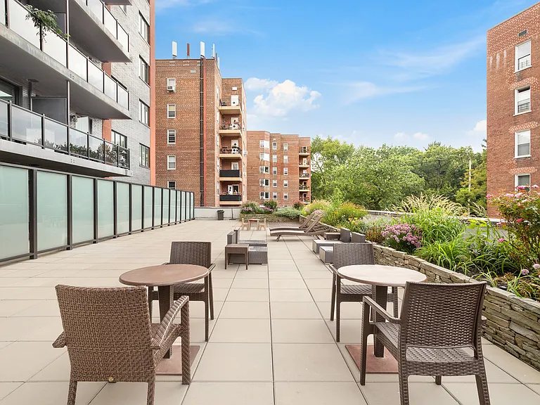 2727 Henry Hudson Pkwy W #507 — Photo 24
