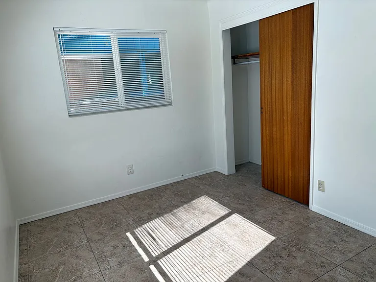 3221 E Linden St — Photo 16