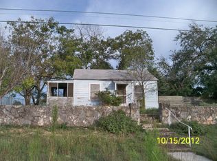 1302 Stadium Dr, Kerrville, TX 78028