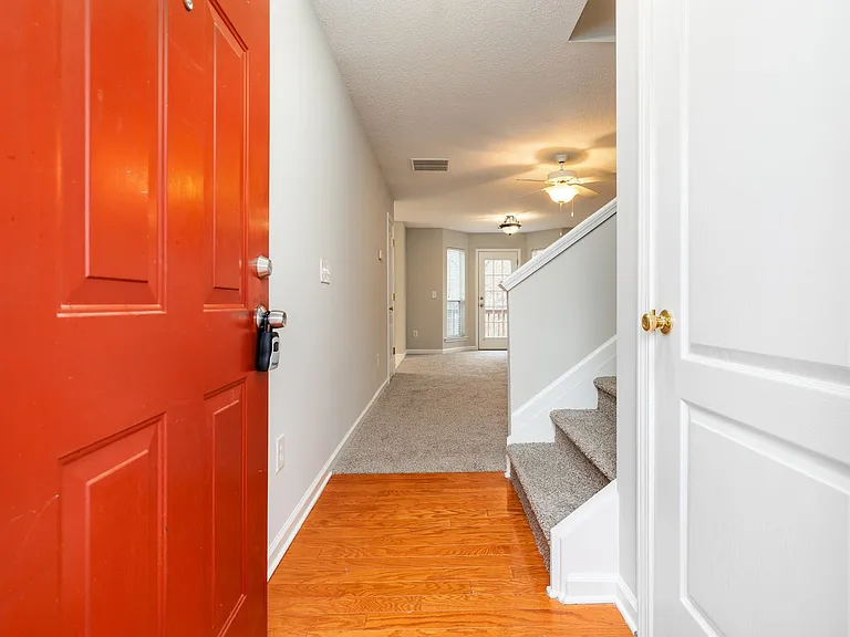 427 Red Coat Ln — Photo 4